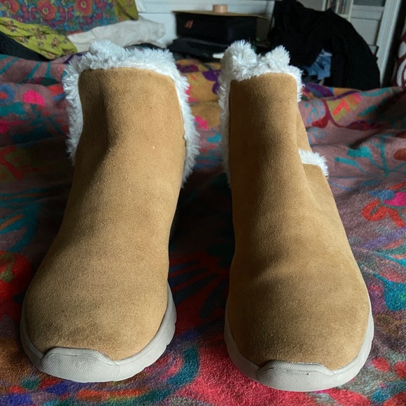 Skechers YogaMat Insole Pull-On Ankle Boots Tan Suede Faux Fur Lined Size 9 - Picture 2 of 8